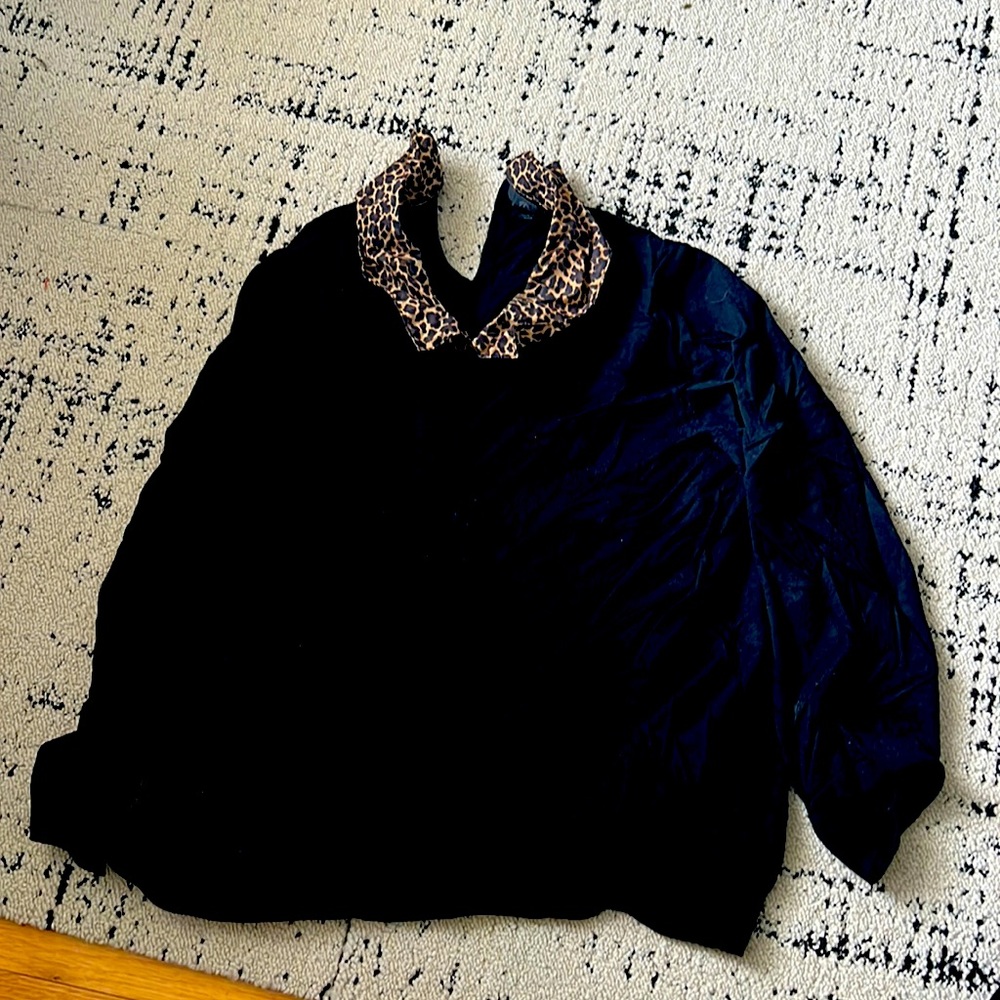 Crew black sweater with a leopard collar